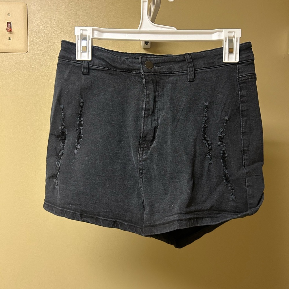 Stylish Black Distressed Women Shorts